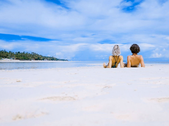 tour package enjoying couple at seychelles